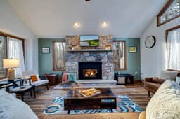 Pet Friendly|Hot Tub+Fire Pit|Screened in Porch