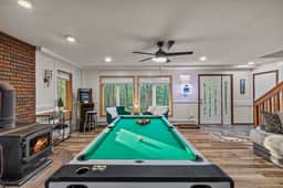 Air Conditioned- Private Sauna- Lake/Pool Access