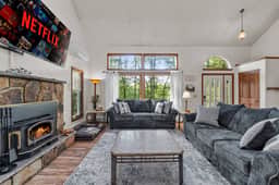 Air Conditioned- Private Sauna- Lake/Pool Access
