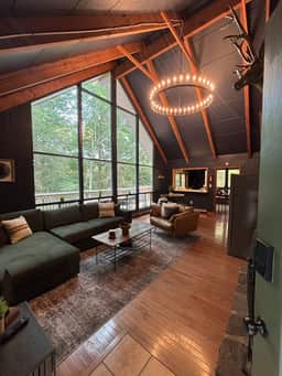 Crest View Retreat - Image 2