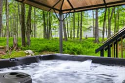 Sleeps 12 | Fire Pit | Hot Tub| Beach/Pool Access - Image 2