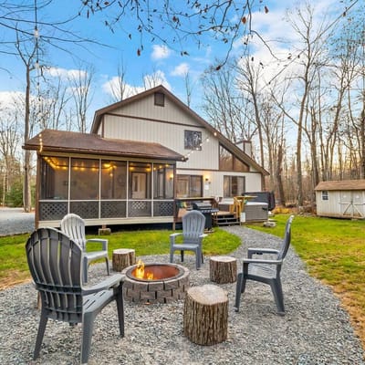 Pet Friendly|Hot Tub+Fire Pit|Screened in Porch