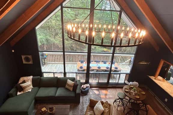 Crest View Retreat - Image 1