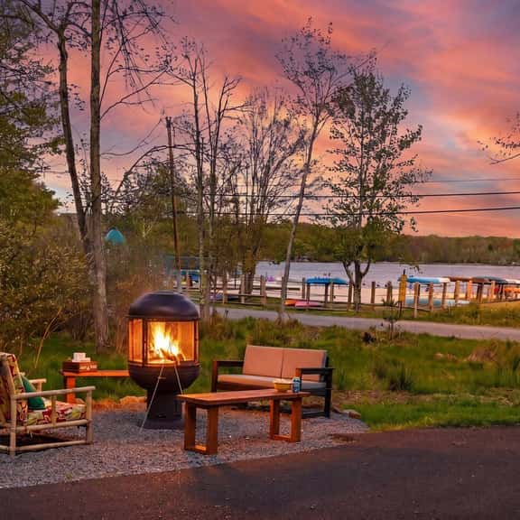 Lakeside Escape - Image 1
