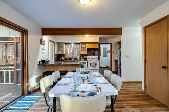 Pet Friendly|Hot Tub+Fire Pit|Screened in Porch