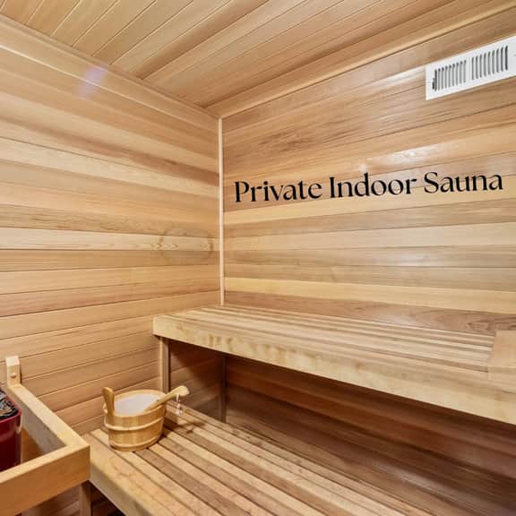 Beach & Pool Access- Hot Tub-Sauna-Huge Yard/House