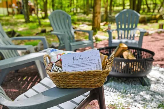 Cozy Cabin w/ Lake Access- Great Couples Retreat