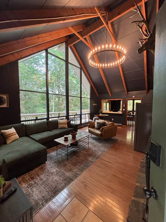 Crest View Retreat - Image 2