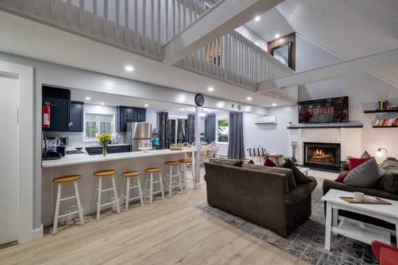 Sleeps 12 | Fire Pit | Hot Tub| Beach/Pool Access - Image 5