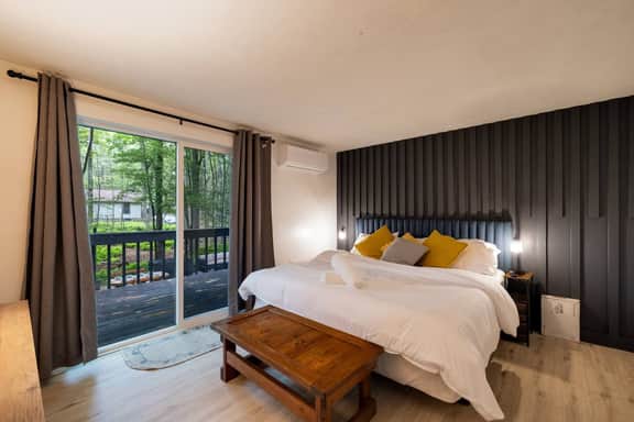 Sleeps 12 | Fire Pit | Hot Tub| Beach/Pool Access - Image 4