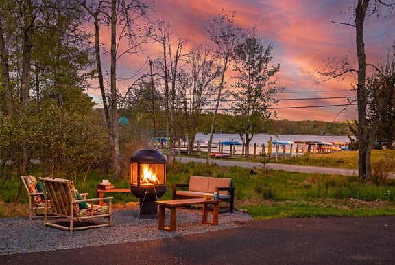 Lakeside Escape - Image 1