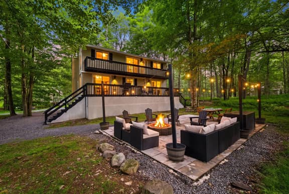 Sleeps 12 | Fire Pit | Hot Tub| Beach/Pool Access - Image 1