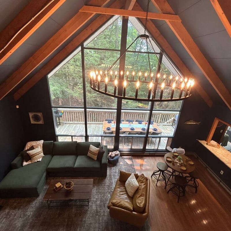 Hot Tub-Ping Pong-Fire Pit-Roku TVs-King Beds